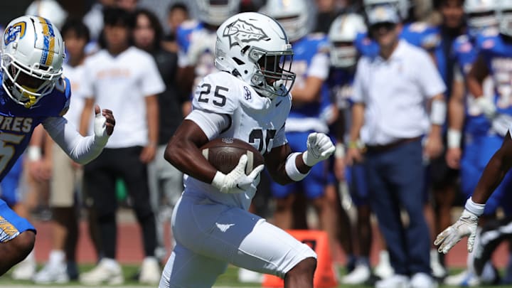 Running back Maliq Allen of St. John Bosco scored the game's first touchdown on Saturday against San Mateo Serra. 