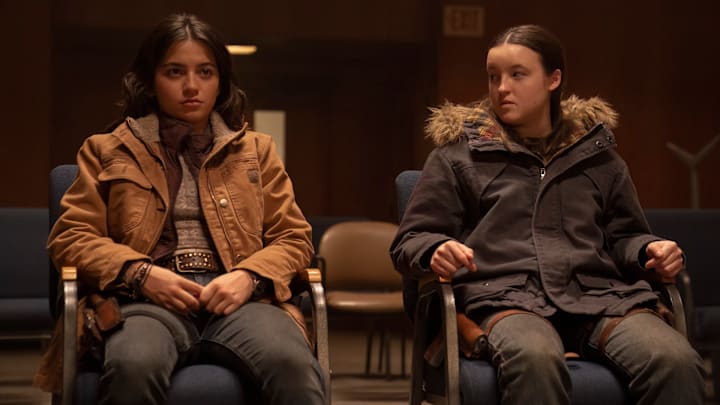 Ellie (Bella Ramsey) and Dina (Isabela Merced) in The Last of Us season 2