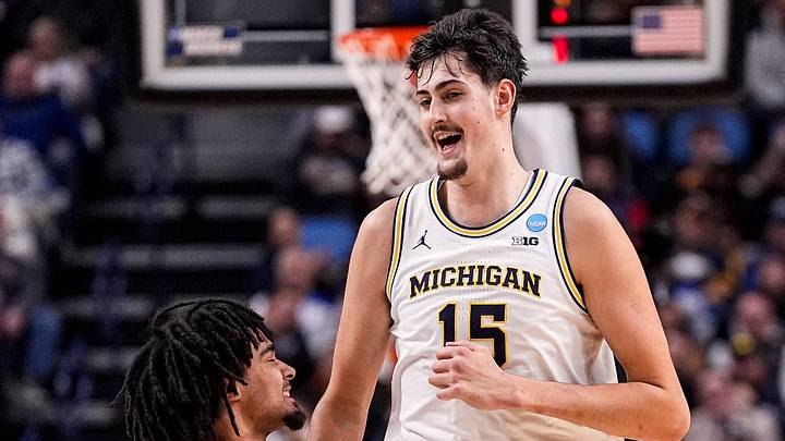 Michigan center Aday Mara (15), center, celebrates a play against Saint Louis with guard Elliot Cadeau (3)