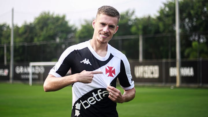 Maxime Domínguez possui contrato com o Vasco até 2028 Maxime Domínguez possui contrato com o Vasco até 2028