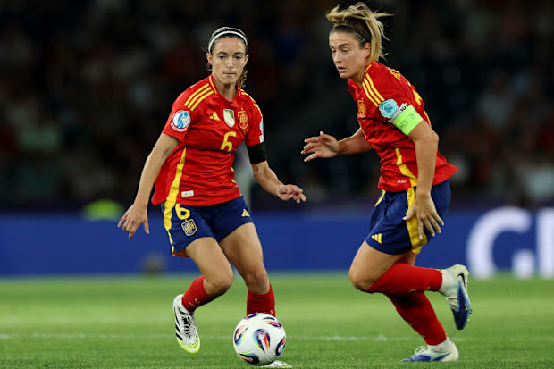 Aitana Banmati (izquierda) y Alexia Putelas.