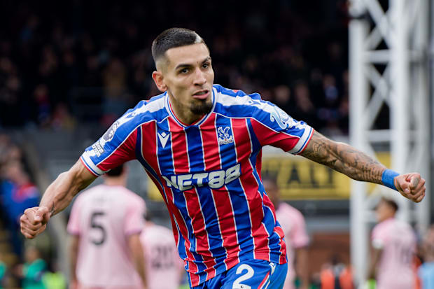 丹尼尔·穆尼奥斯庆祝他的众多进球之一。 丹尼尔·穆尼奥斯庆祝他的众多进球之一。