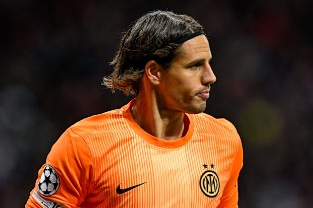 Yann Sommer sniffing.