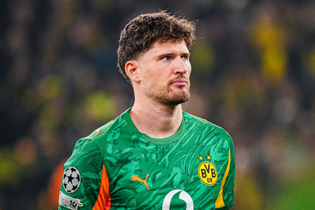 Gregor Kobel looking to the side.