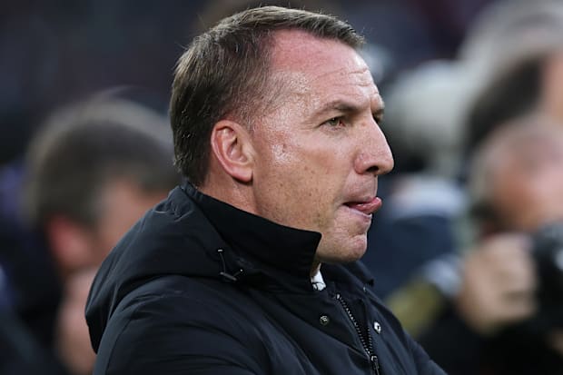 布伦丹·罗杰斯伸出舌头。