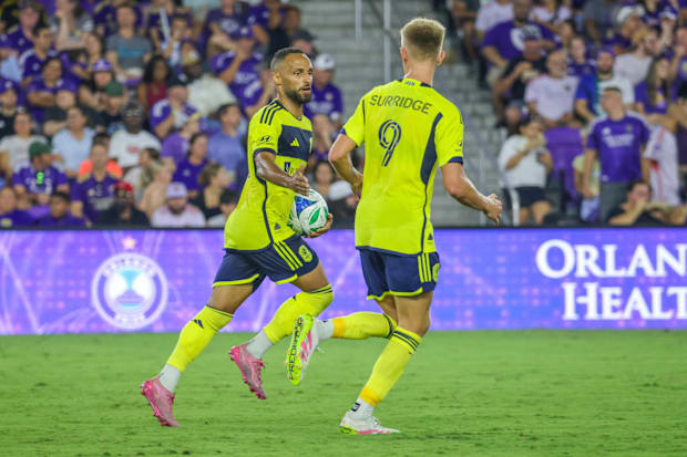 Hany Mukhtar (left) and Sam Surridge.