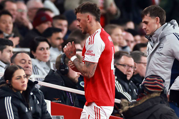 เบน ไวท์ออกจากสนาม