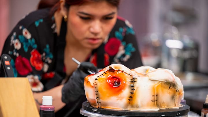 competitor-begins-their-creation-in-halloween-baking-championship