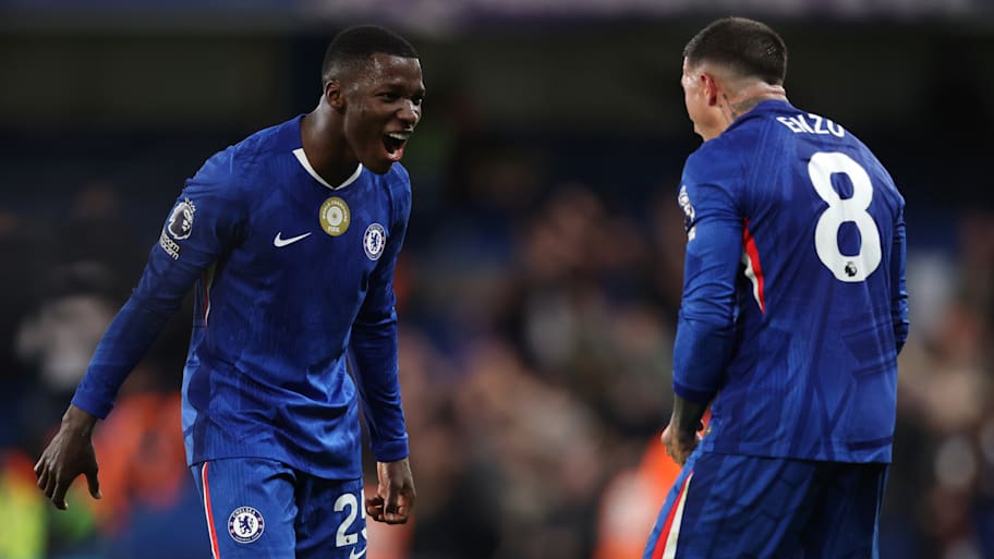 Moisés Caicedo (left) and Enzo Fernández.