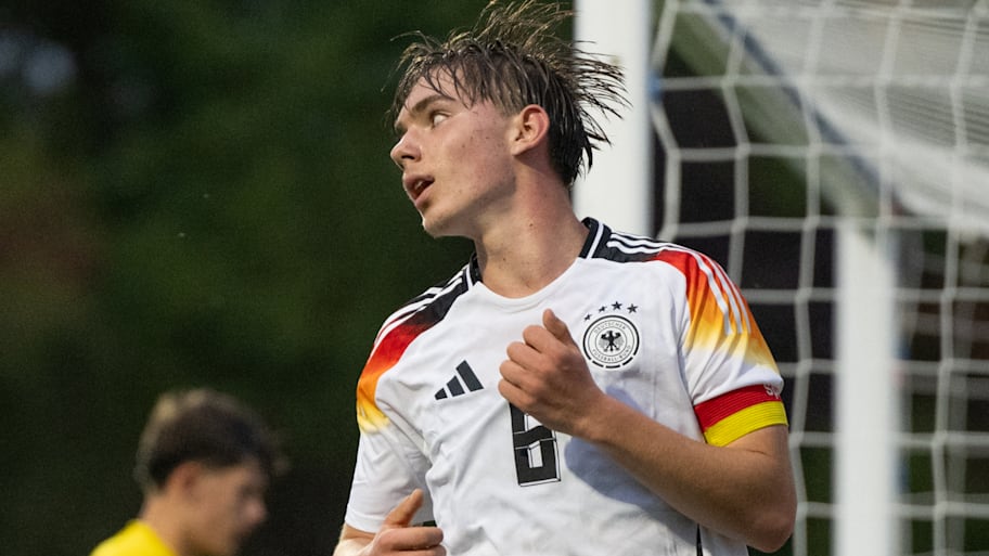 Kennet Eichhorn celebrating.