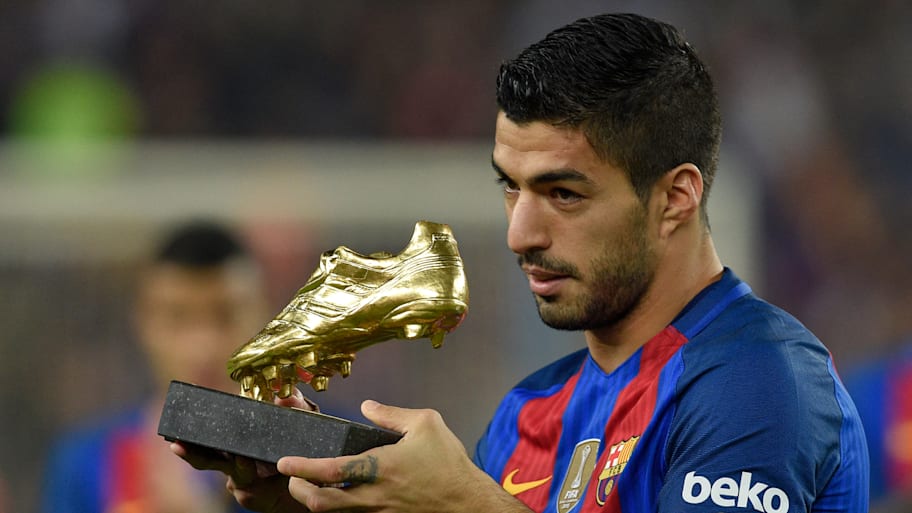Luis Suárez with the European Golden Shoe.