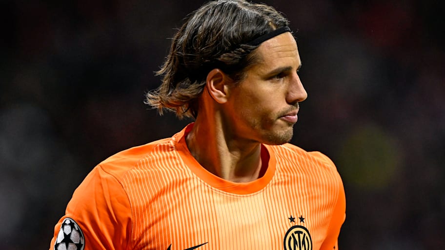 Yann Sommer sniffing.