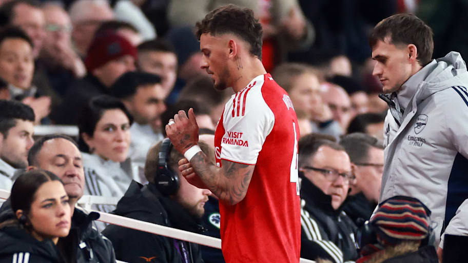 Ben White coming off the pitch.