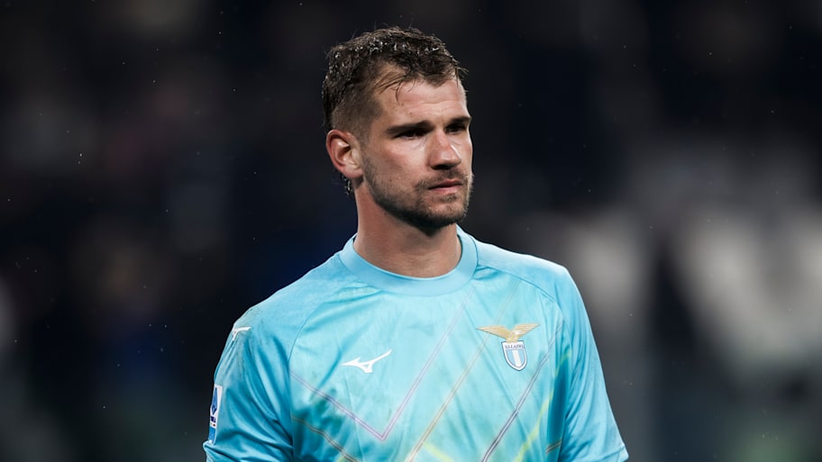 Ivan Provedel in action for Lazio.