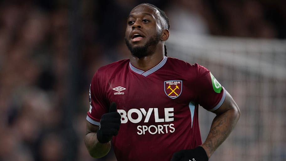 Aaron Wan-Bissaka running.