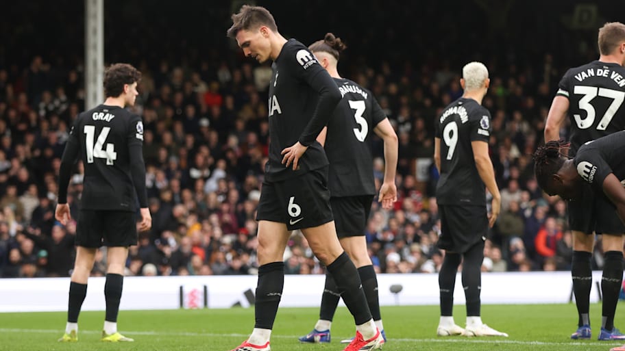 Tottenham players looking dejected.