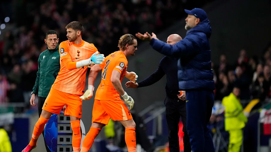 Antonin Kinsky (center) getting blanked by Igor Tudor.