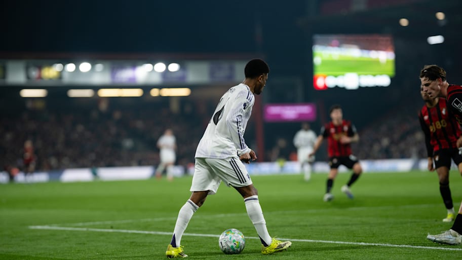 Amad Diallo dribbling.