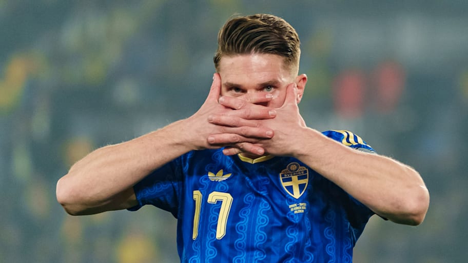 Viktor Gyökeres celebrating.