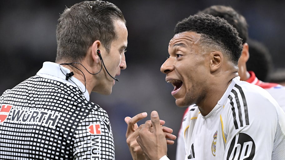 Kylian Mbappé (right) arguing.