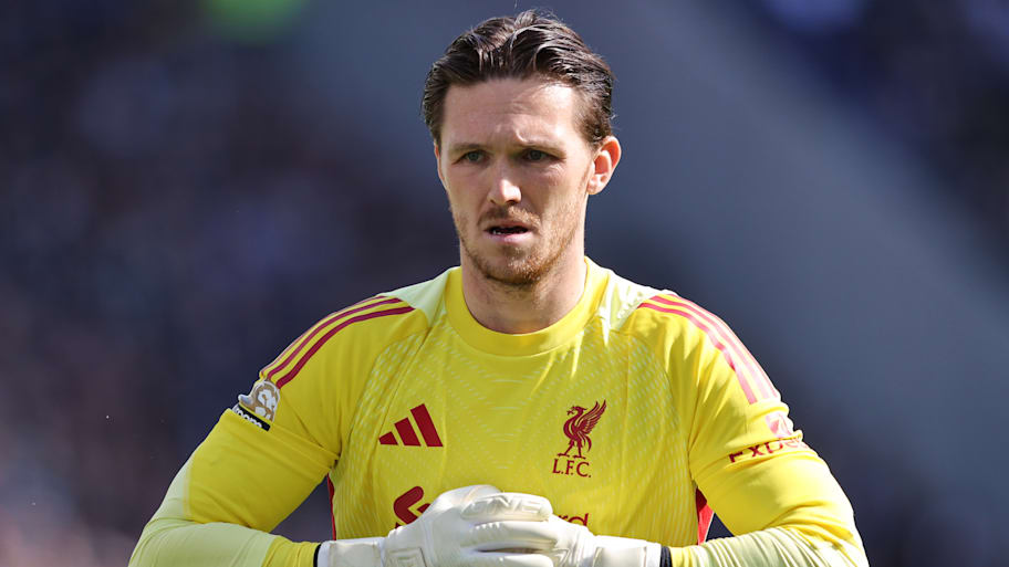 Freddie Woodman patting his gloves.