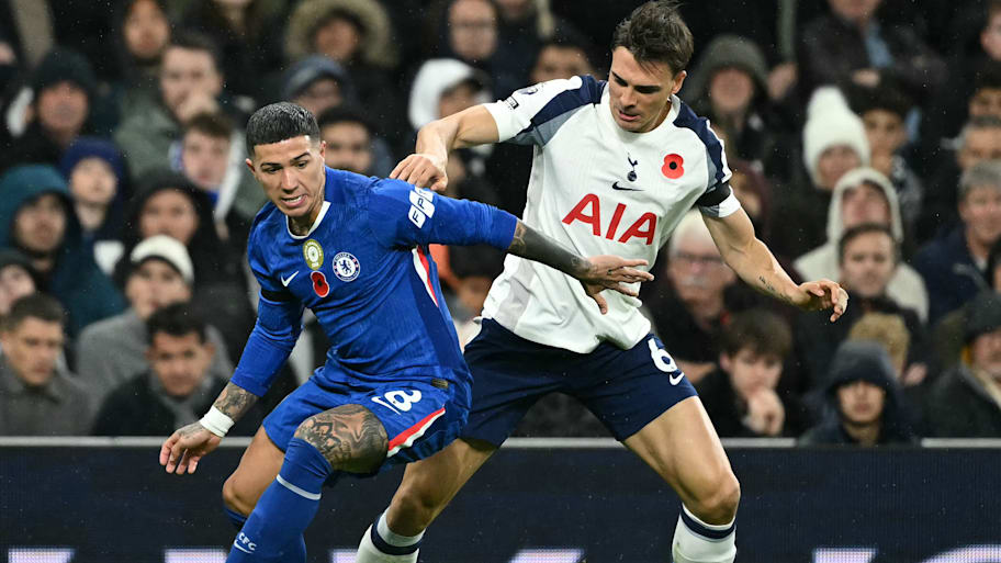 Enzo Fernández (left) tussling with João Palhinha.