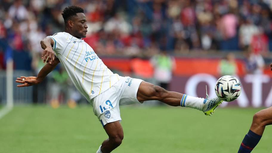 Arsène Kouassi stretching.