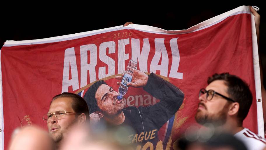 Mikel Arteta drinking out of a Man City bottle.