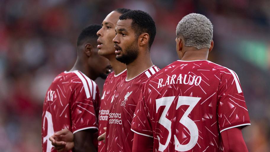 Cody Gakpo (center) and Virgil van Dijk.