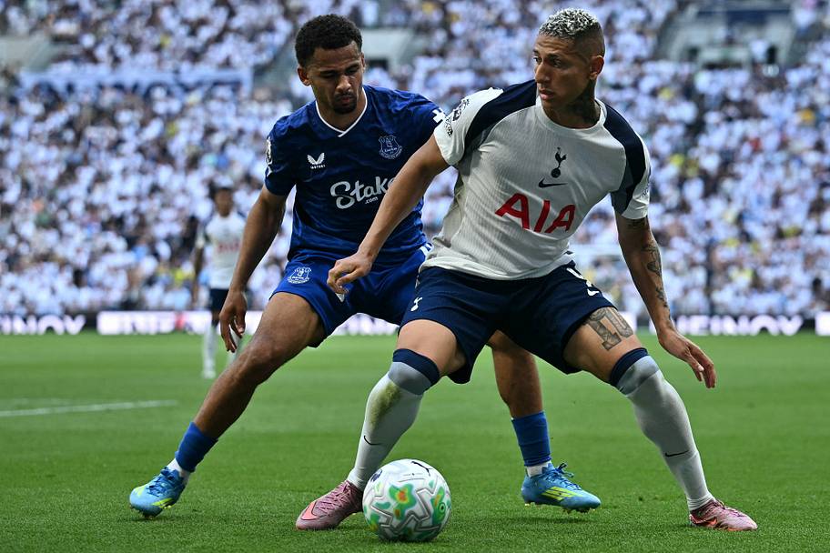Iliman Ndiaye (left) and Richarlison.