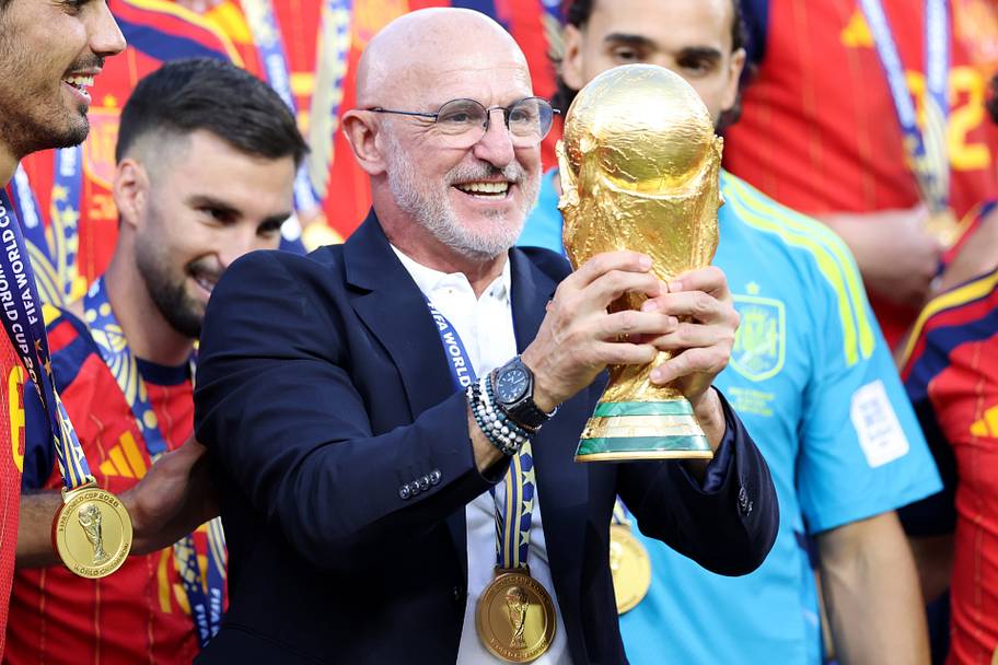 Luis de la Fuente gripping the World Cup.