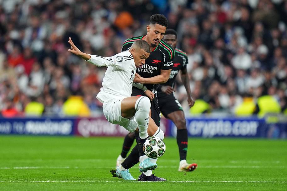 William Saliba (in black) wrestling Kylian Mbappé.