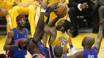 Los Angeles Lakers' Kobe Bryant (C) is s