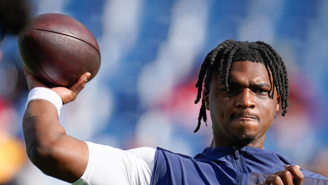 Tennessee Titans quarterback Cam Ward warms up before the game against the Kansas City Chiefs