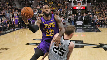 LeBron viene de anotar 56 puntos