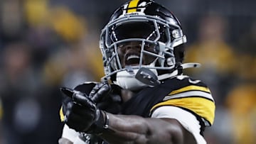 Pittsburgh Steelers wide receiver George Pickens (14) reacts after making a catch against the New York Jets during the second quarter at Acrisure Stadium.