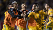 Carlos Salcedo se convirtió en el héroe de Tigres al anotar en los últimos minutos contra Santos Laguna.
