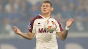 El lateral derecho argentino de Lanús, Juan Cáceres, está en la carpeta de refuerzos de Cruz Azul para el Clausura 2025.
