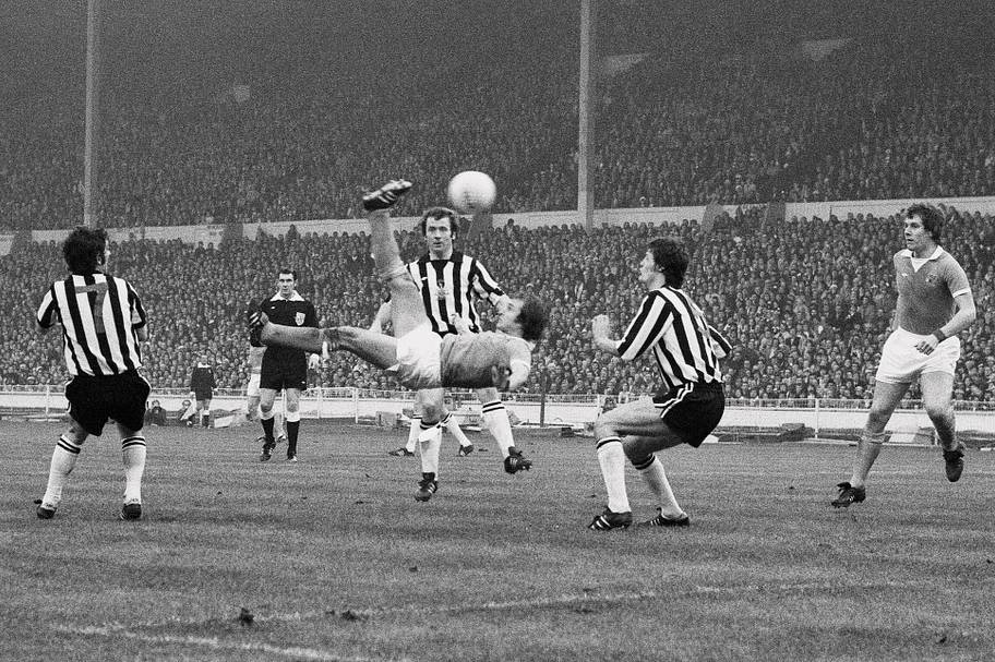 Dennis Tueart goal vs. Newcastle