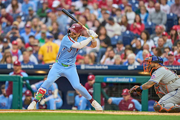 Phillies’ Bryce Harper waits for a pitch vs. Mets.