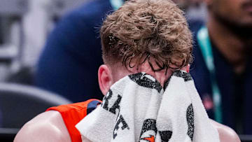 Illinois Fighting Illini guard Kasparas Jakucionis (32) wipes his face with a towel Friday, March 14, 2025, in a quarterfinals game at the 2025 TIAA Big Ten Men’s Basketball Tournament between the Maryland Terrapins and the Illinois Fighting Illini at Gainbridge Fieldhouse in Indianapolis. The Maryland Terrapins defeated the Illinois Fighting Illini, 88-65.
