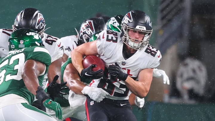 Bernhardt runs the ball against the Jets. Bernhardt runs the ball against the Jets.