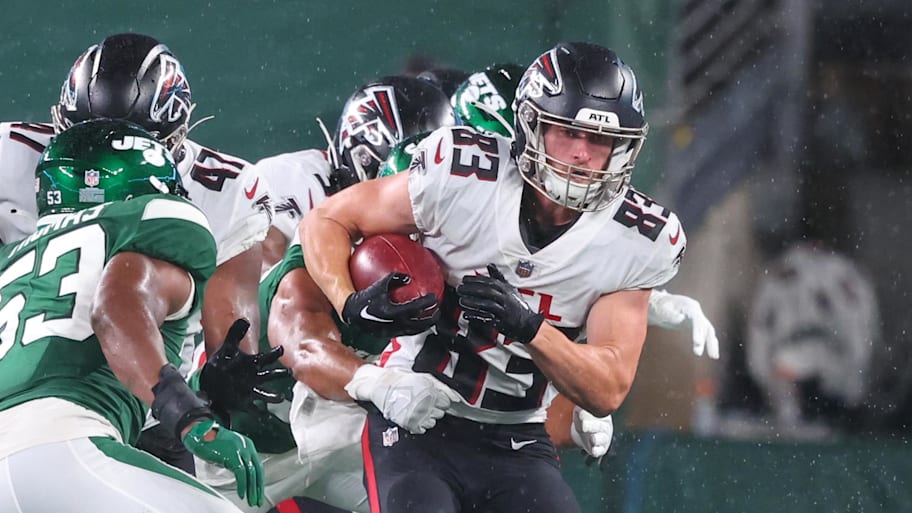 Bernhardt runs the ball against the Jets. | Ed Mulholland-Imagn Images