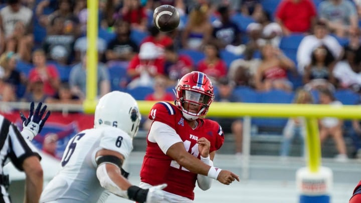 Oklahoma quarterback Casey Thompson (11) at Florida Atlantic