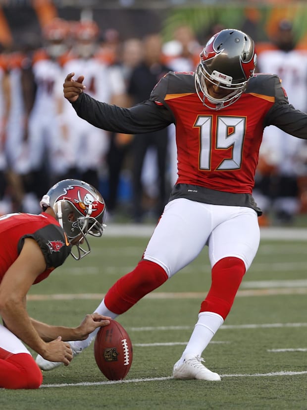 Tampa Bay Buccaneers kicker Roberto Aguayo (19)