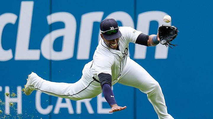 Detroit Tigers right fielder Justyn-Henry Malloy (44) makes an error during the second inning against San Francisco Giants at Comerica Park in Detroit on Wednesday, May 28, 2025.