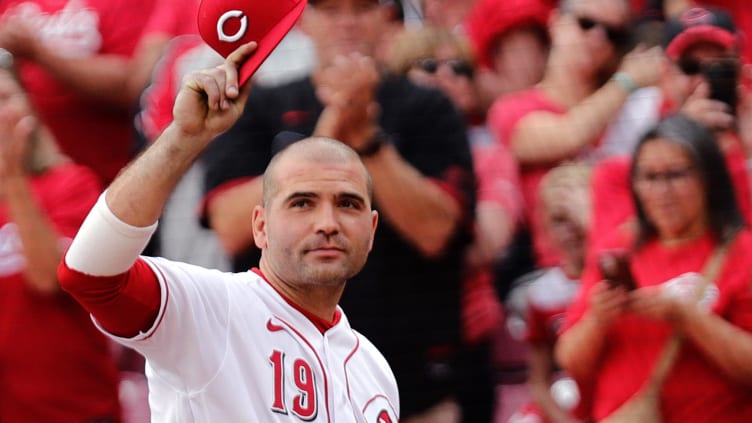 Cincinnati Reds first baseman Joey Votto (19) acknowledges the crowd