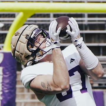 Ryan Otton makes a tough catch in 2024 spring ball. 
