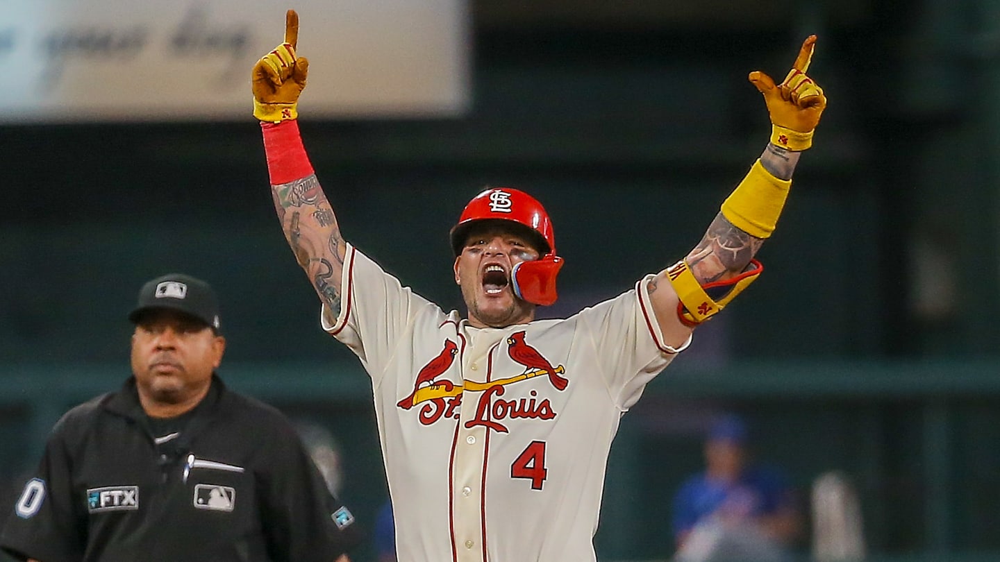 Yadier Molina se queda en San Luis