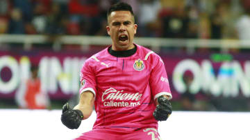 Si Miguel Jiménez se queda con la titularidad en Chivas, se necesitará alguien que le haga competencia en el arco.